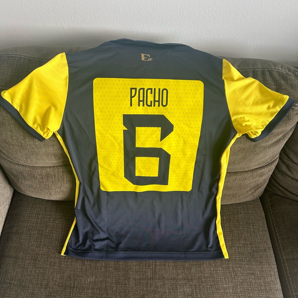Marathon Authentic Ecuador Copa America 2024 Willian Pacho Jersey Men’s Sz: M - Picture 3 of 9